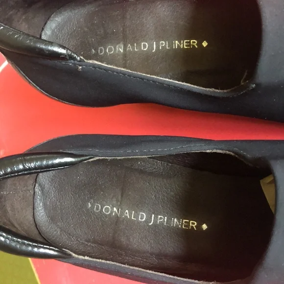 Donald J. Pliner Size 6 1/2 Like New! - Picture 7 of 10